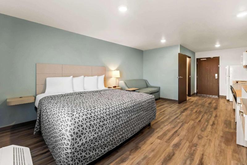 Woodspring Suites Easton Nazareth image