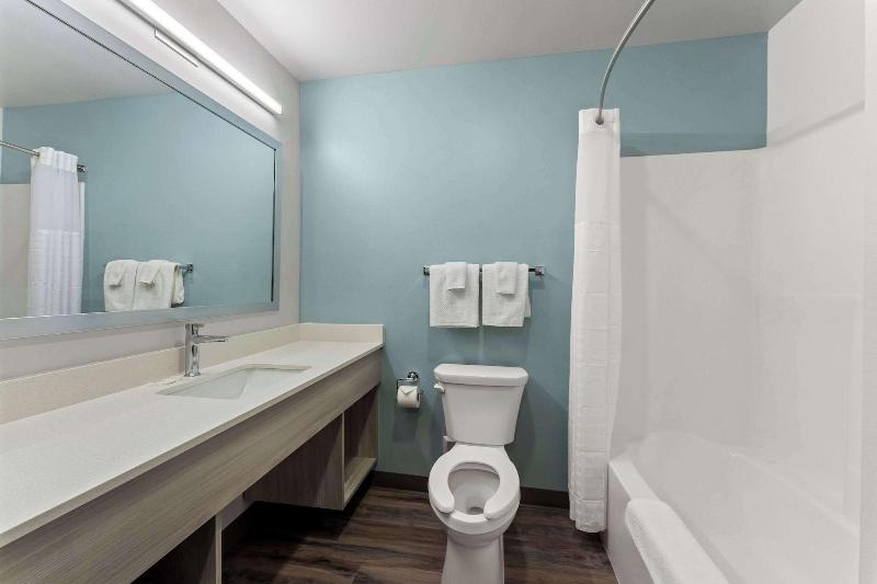Woodspring Suites Easton Nazareth image