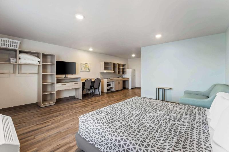 Woodspring Suites Easton Nazareth image