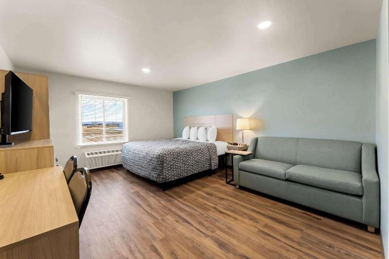 Woodspring Suites Easton Nazareth image