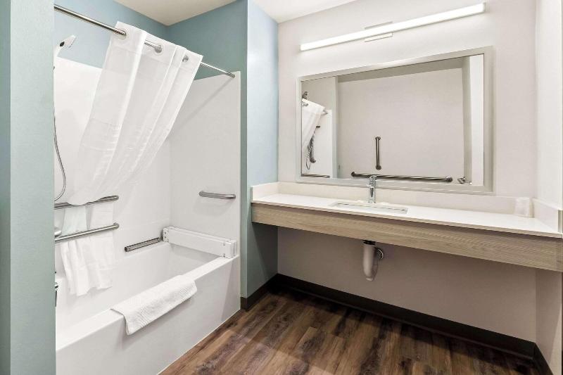 Woodspring Suites Easton Nazareth image