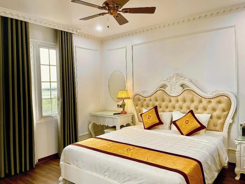 Gold Hotel Luxury image
