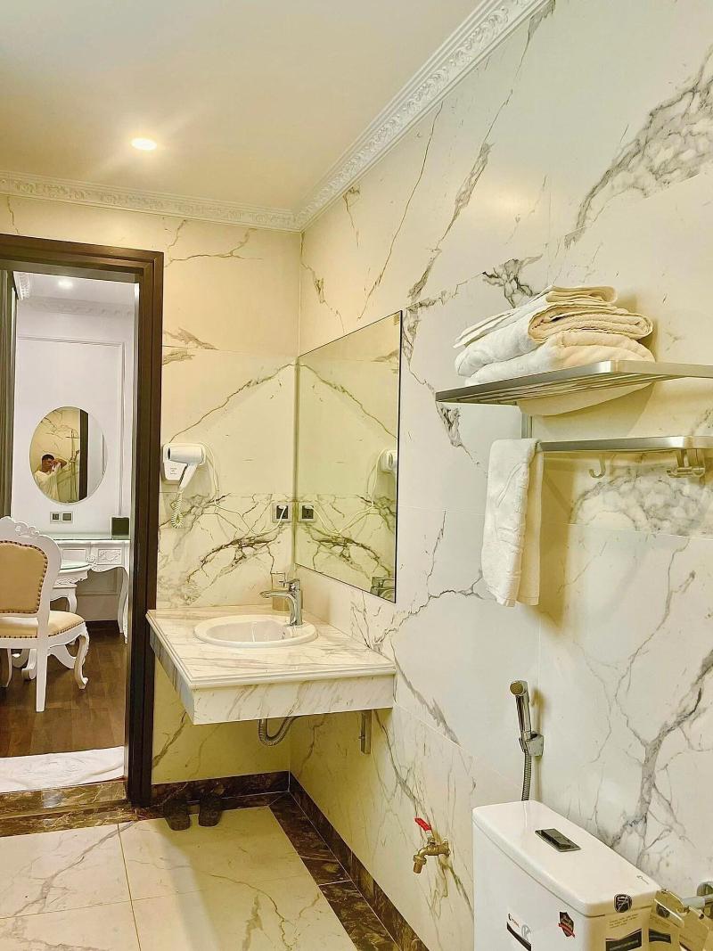 Gold Hotel Luxury image