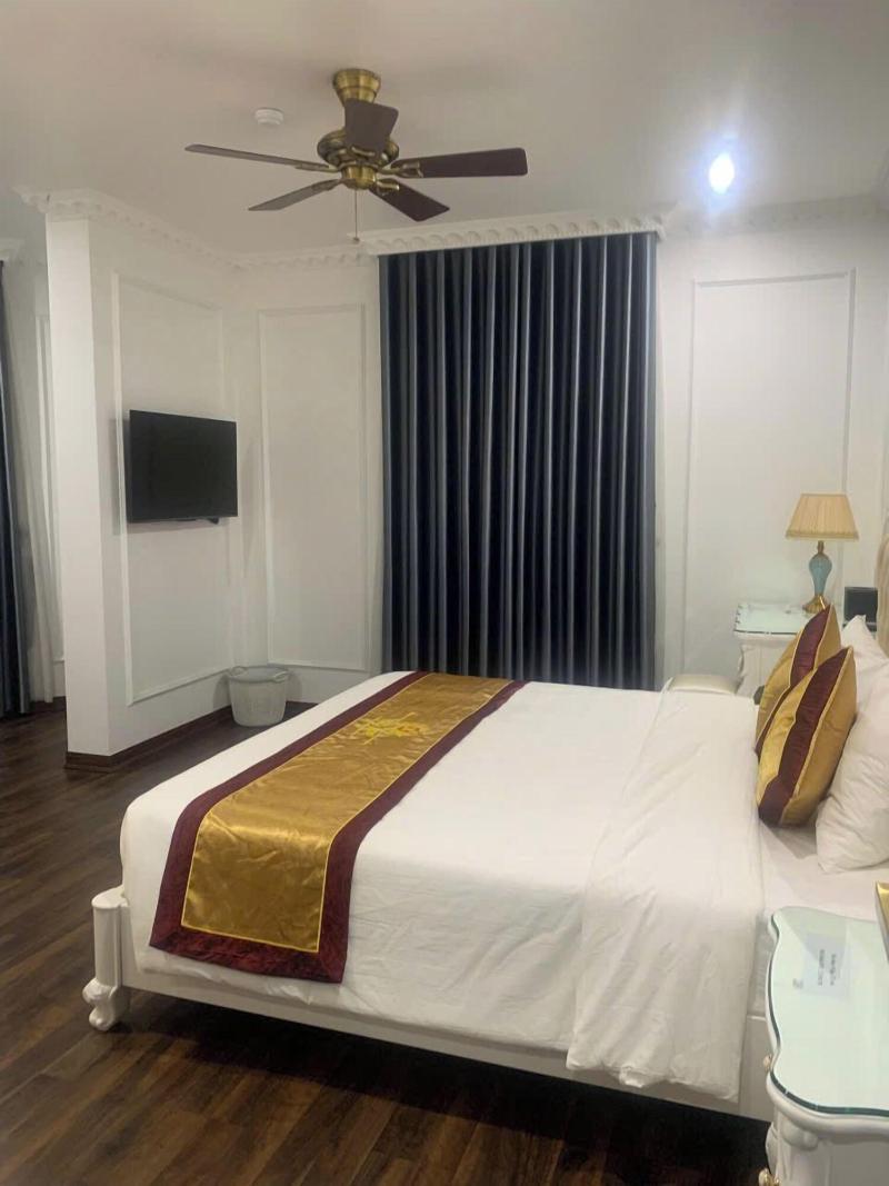 Gold Hotel Luxury image