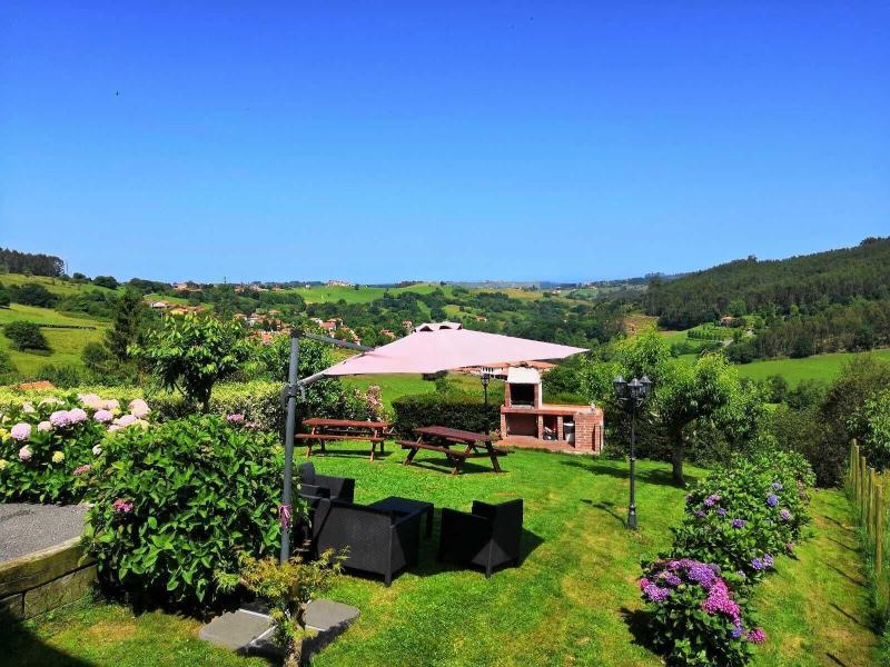 Apartamentos Corona image
