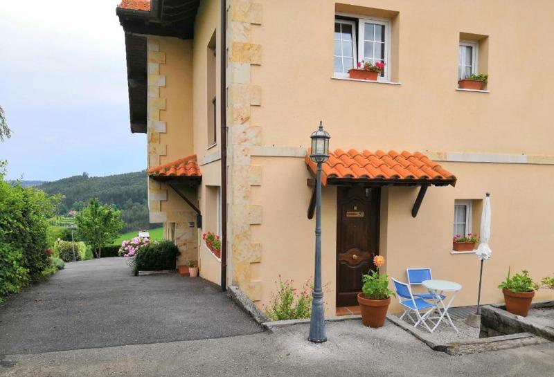 Apartamentos Corona image