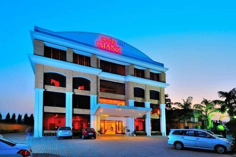 Gianz Hotel image