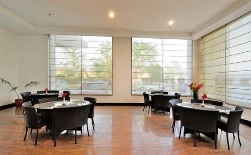 Gianz Hotel image