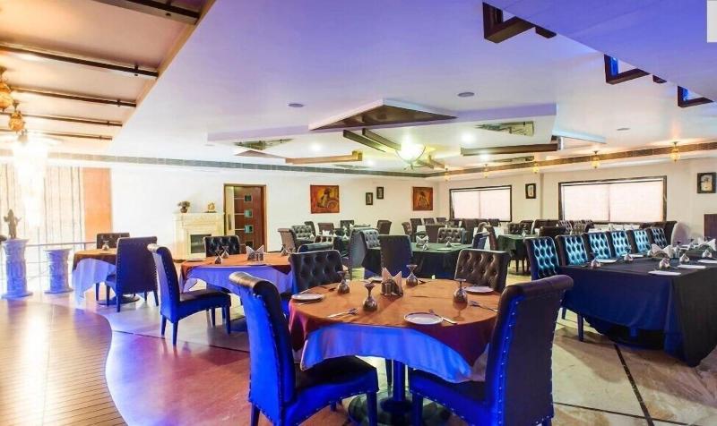 Wingston A Treehouse Hotel Mathura