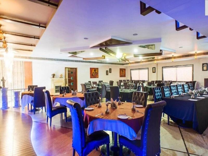 Wingston A Treehouse Hotel Mathura