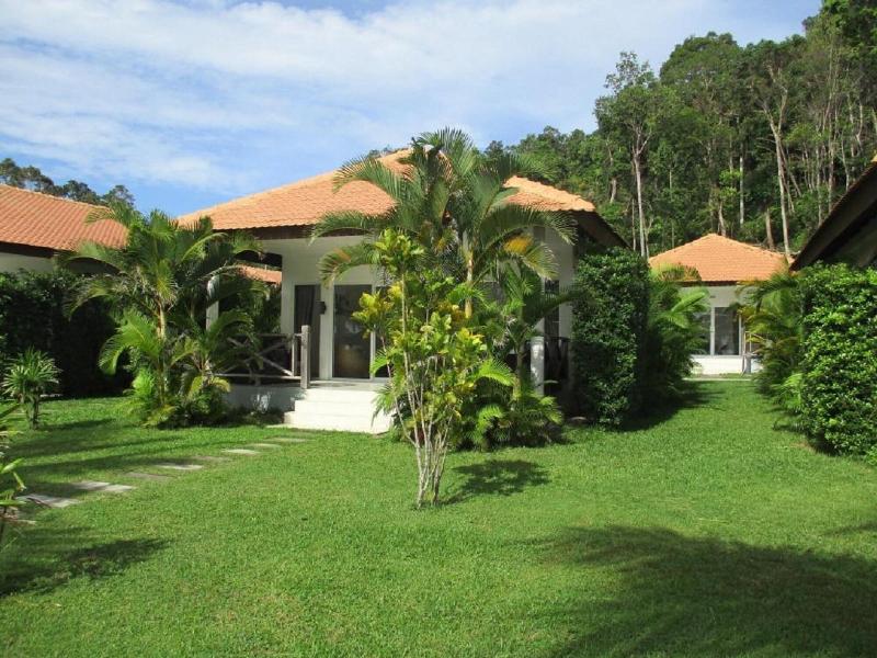Saracen Bay Resort image