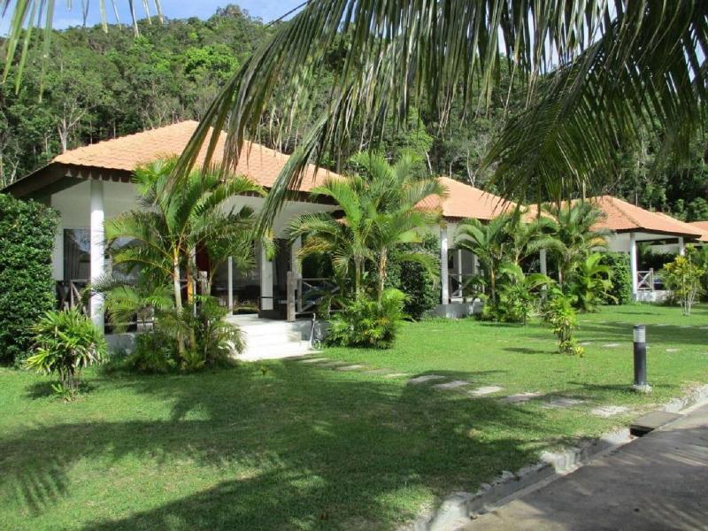 Saracen Bay Resort image