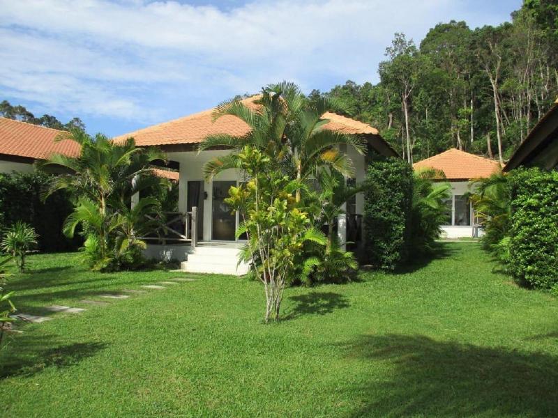 Saracen Bay Resort image
