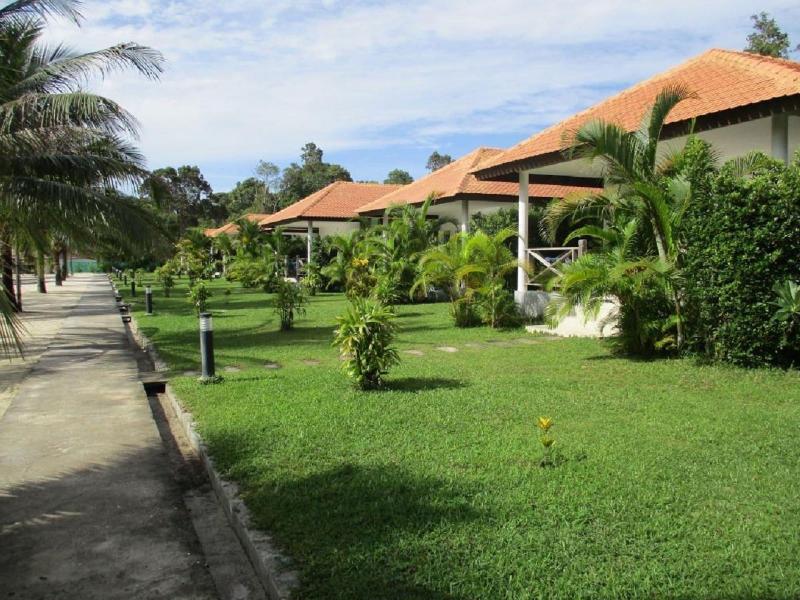 Saracen Bay Resort image
