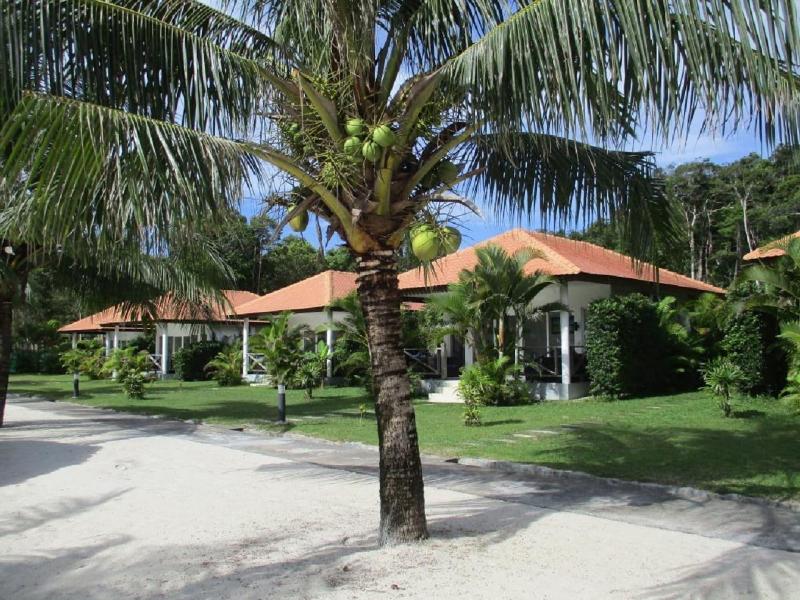 Saracen Bay Resort image