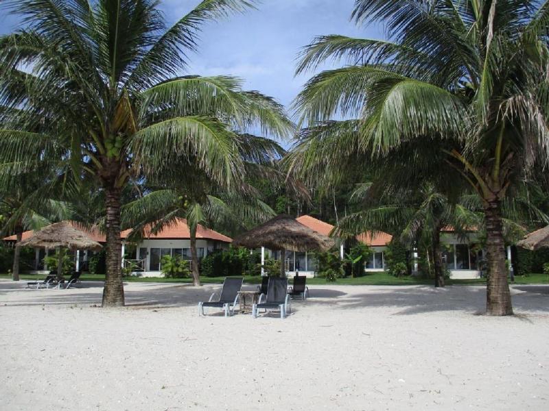 Saracen Bay Resort image