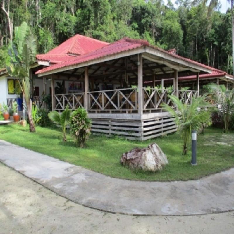 Saracen Bay Resort image