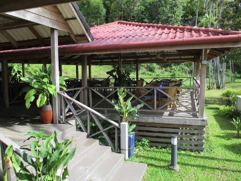 Saracen Bay Resort image