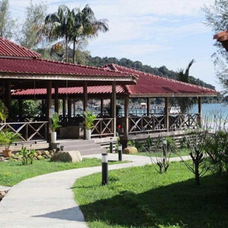 Saracen Bay Resort image