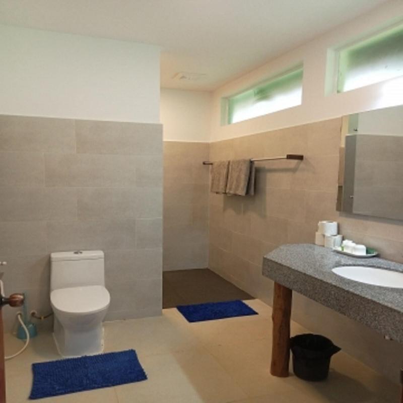 Saracen Bay Resort image