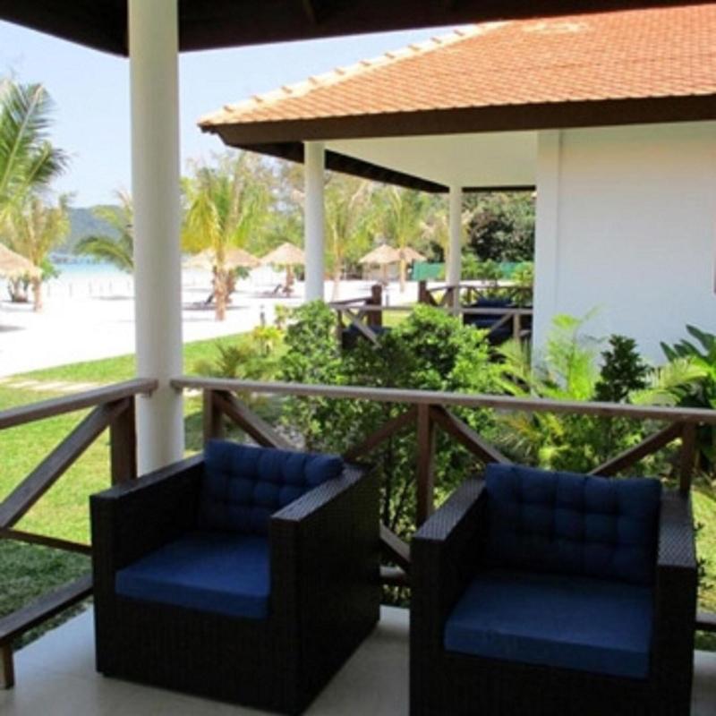 Saracen Bay Resort image