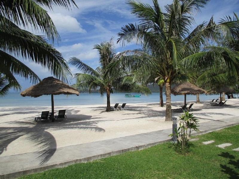 Saracen Bay Resort image