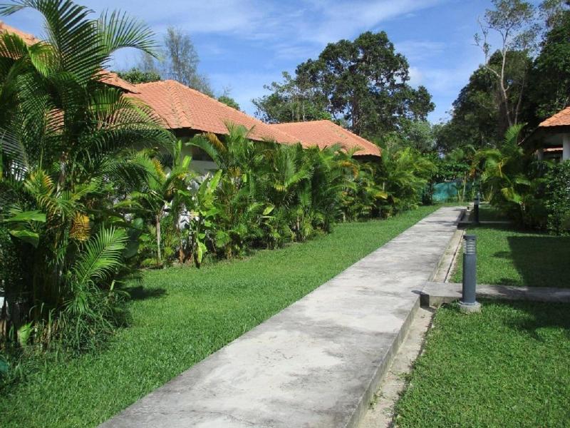 Saracen Bay Resort image