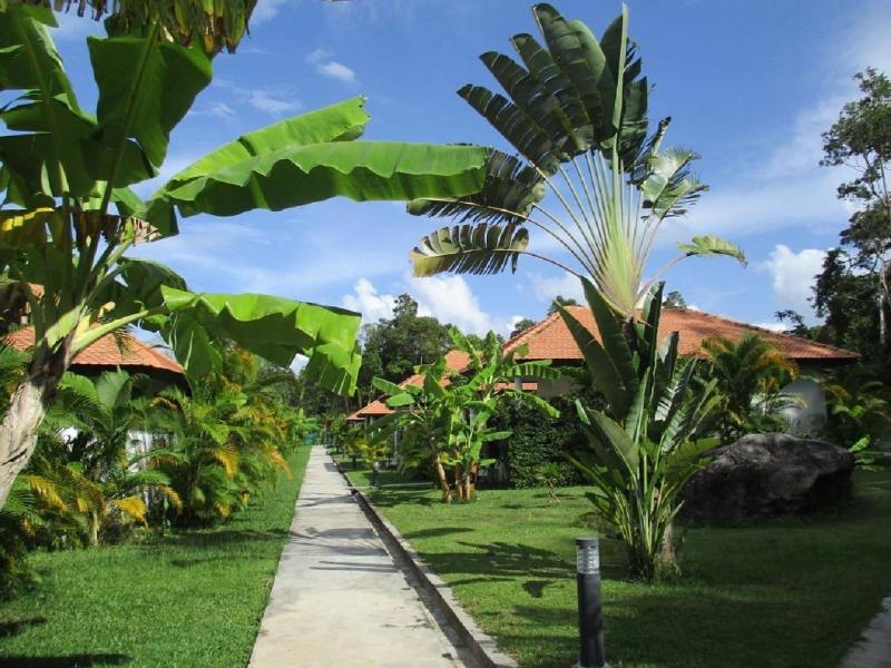 Saracen Bay Resort image