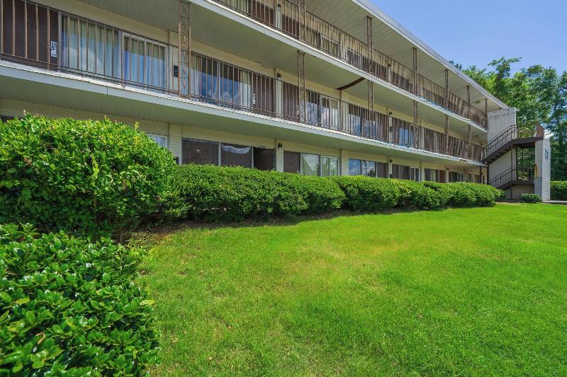 Budgetel Inn And Suites image