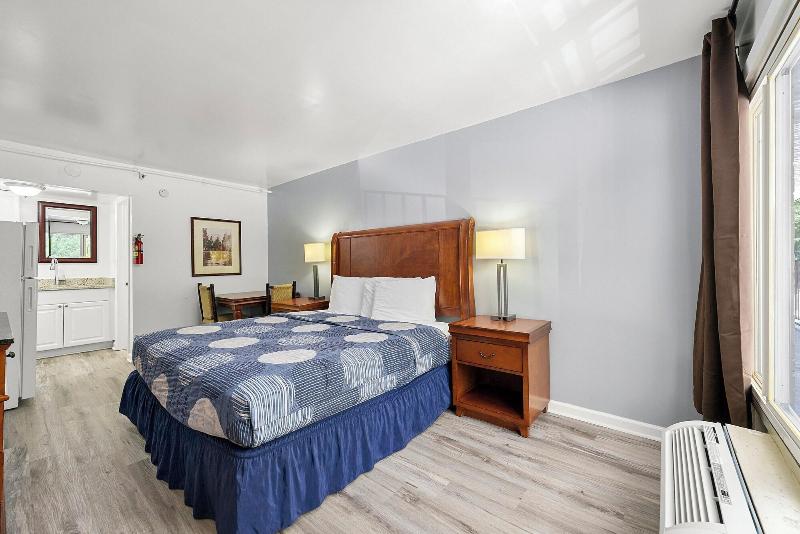 Budgetel Inn And Suites image