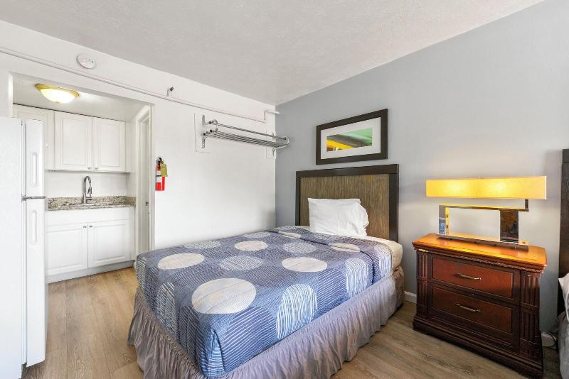 Budgetel Inn And Suites image