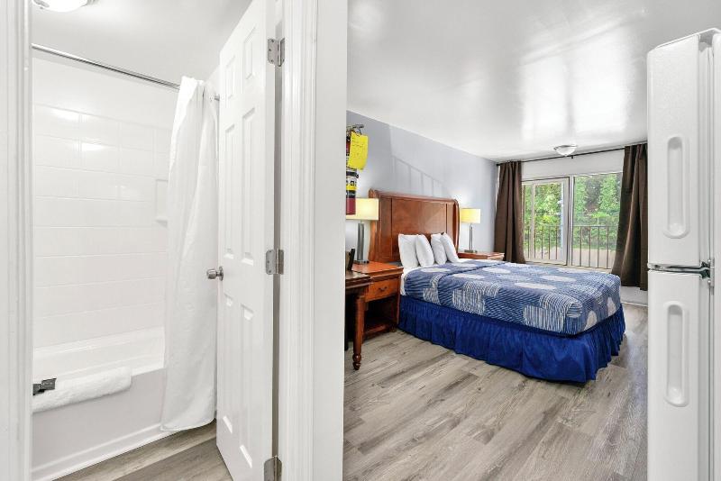 Budgetel Inn And Suites image