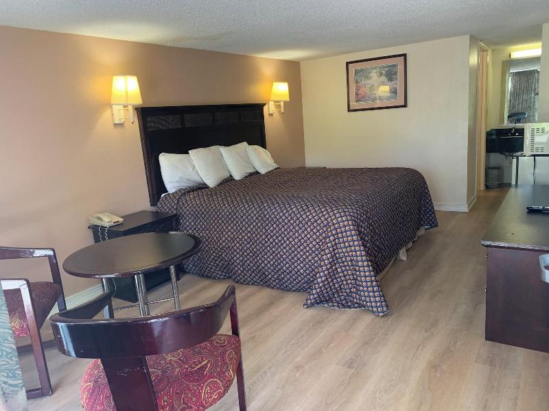 Tollway Inn Of Beloit image