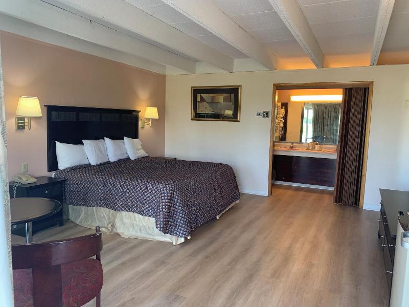 Tollway Inn Of Beloit image