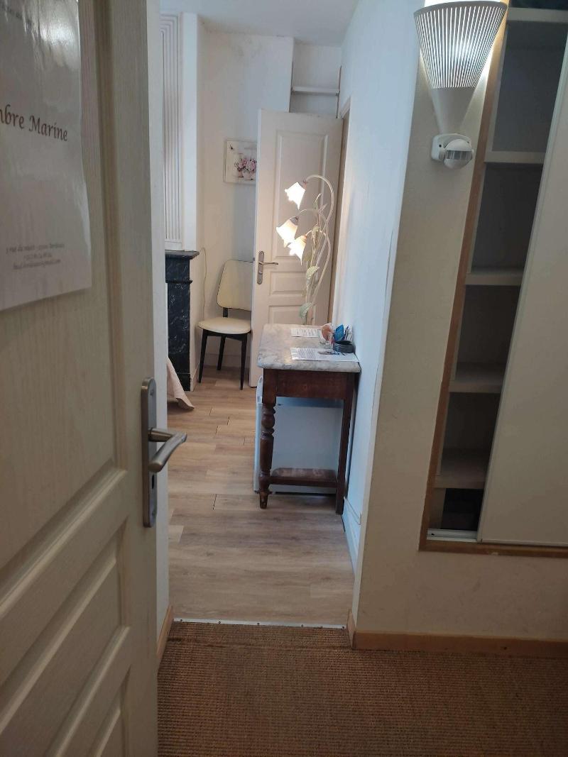 B B Le Miroir Aux Fa Es image