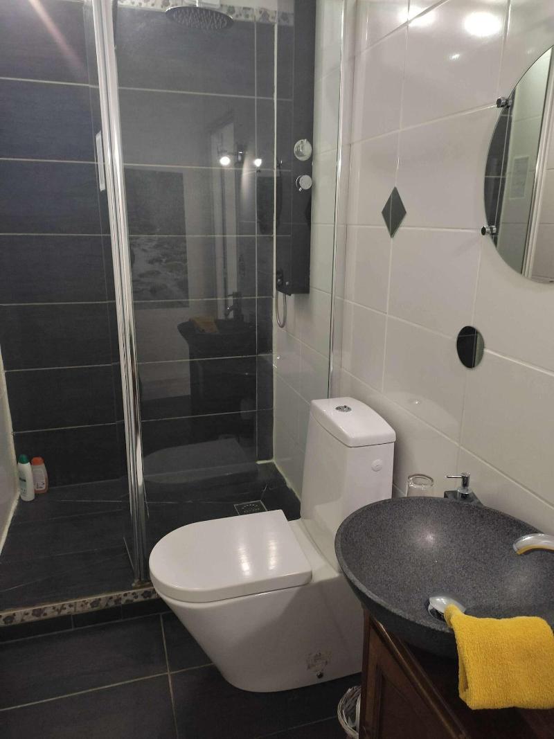 B B Le Miroir Aux Fa Es image