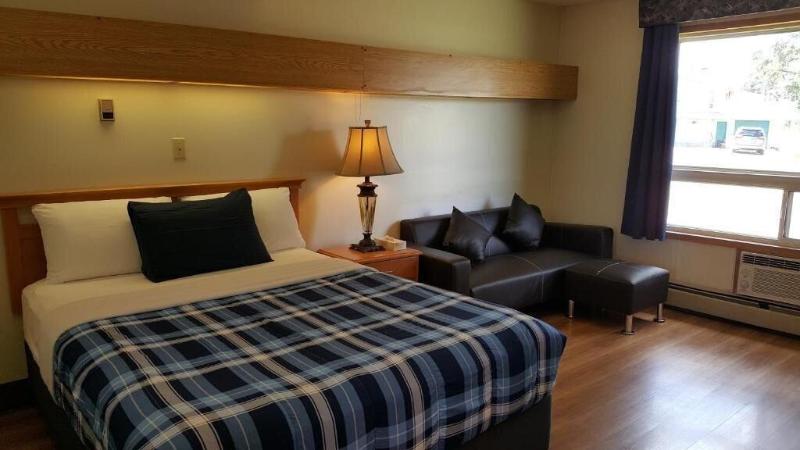 Pines Motel image