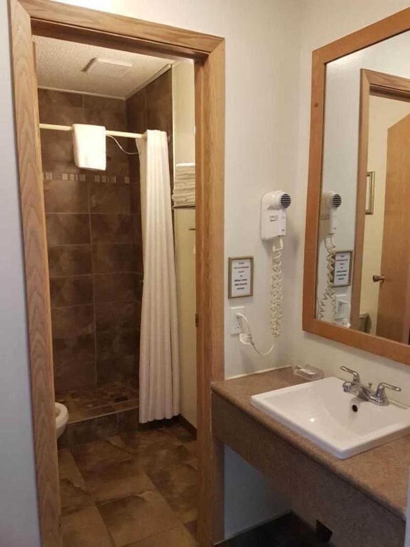 Pines Motel image