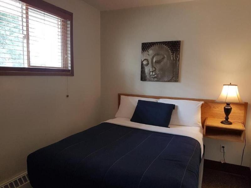 Pines Motel image