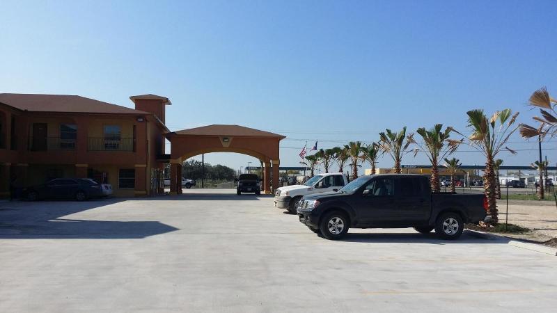 Texan Inn And Suites Tilden image