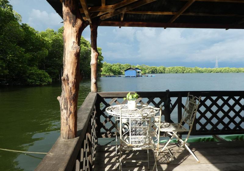 Bakau Hijau Riverlodge Hostel image