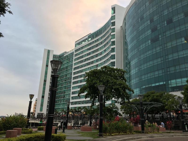 Luxury Suites Riverfront Gye image
