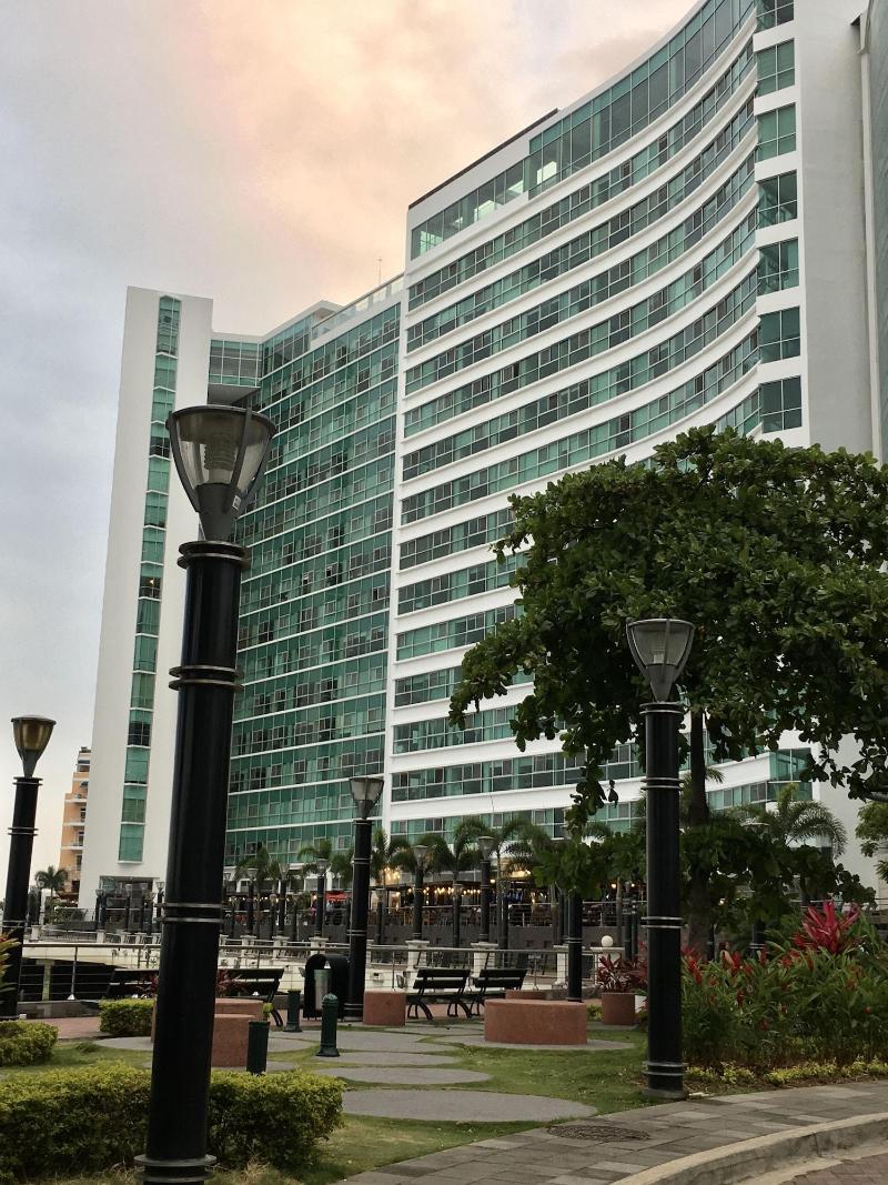 Luxury Suites Riverfront Gye image