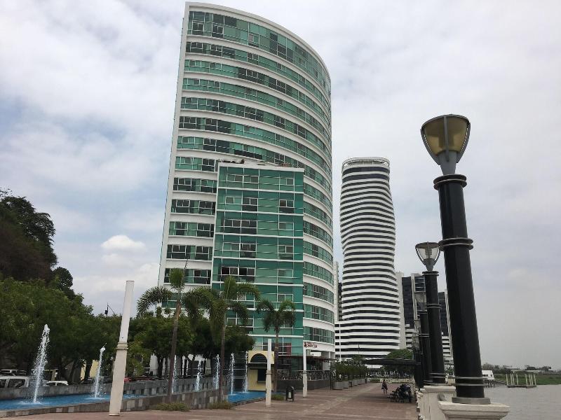 Luxury Suites Riverfront Gye image