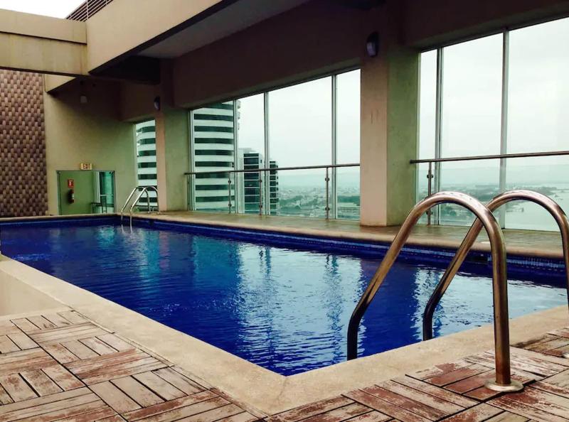 Luxury Suites Riverfront Gye image