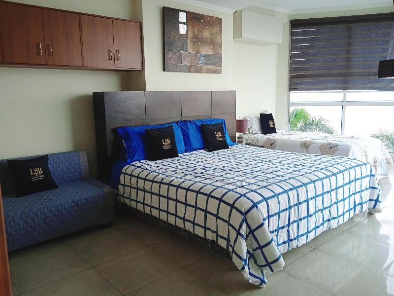 Luxury Suites Riverfront Gye image