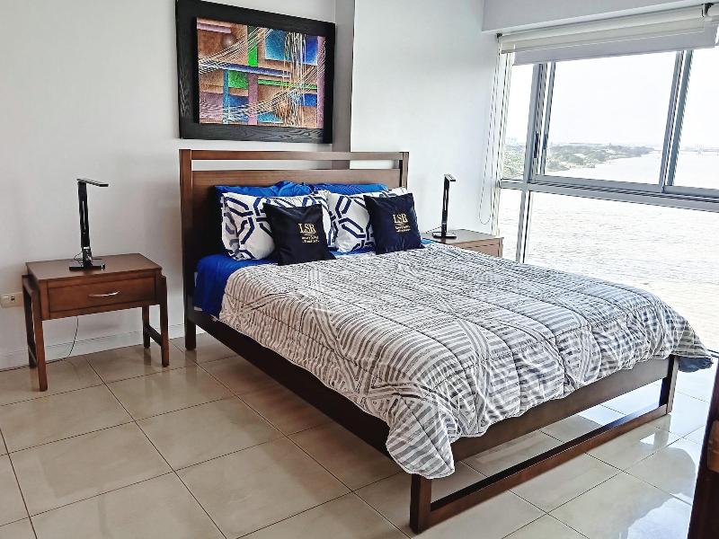Luxury Suites Riverfront Gye image