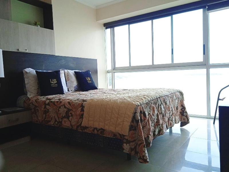 Luxury Suites Riverfront Gye image