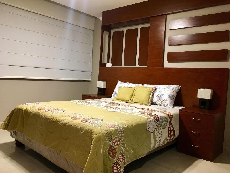 Luxury Suites Riverfront Gye image