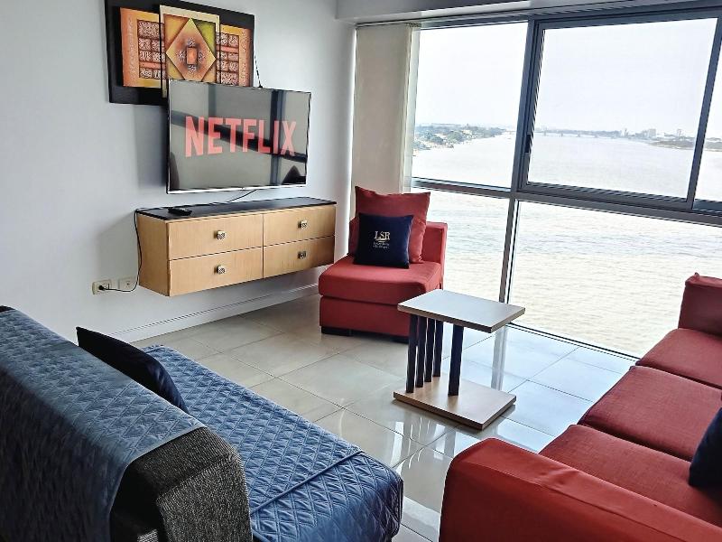 Luxury Suites Riverfront Gye image
